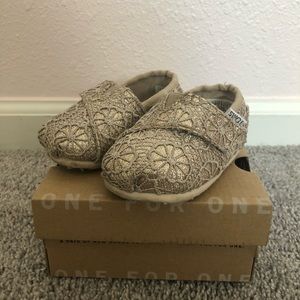 baby TOMS